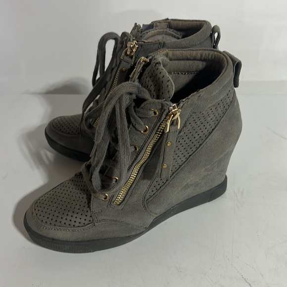 Show dazzle wedge boots. Gray size 8 women’s - Picture 3 of 3